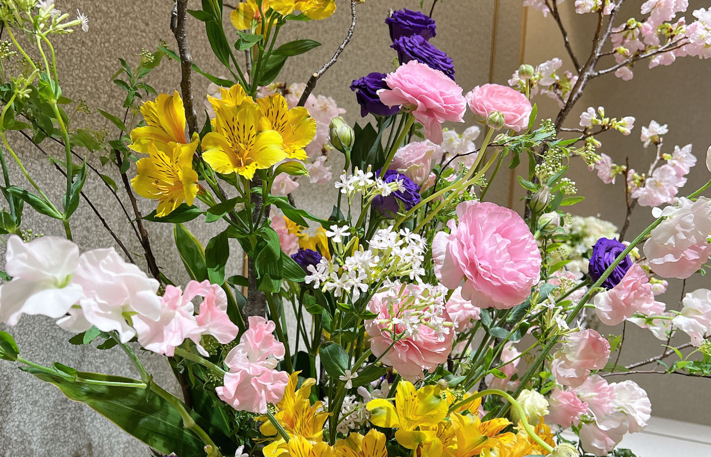 【3月23日の週】農林水産省　正面玄関フラワーアレンジメント