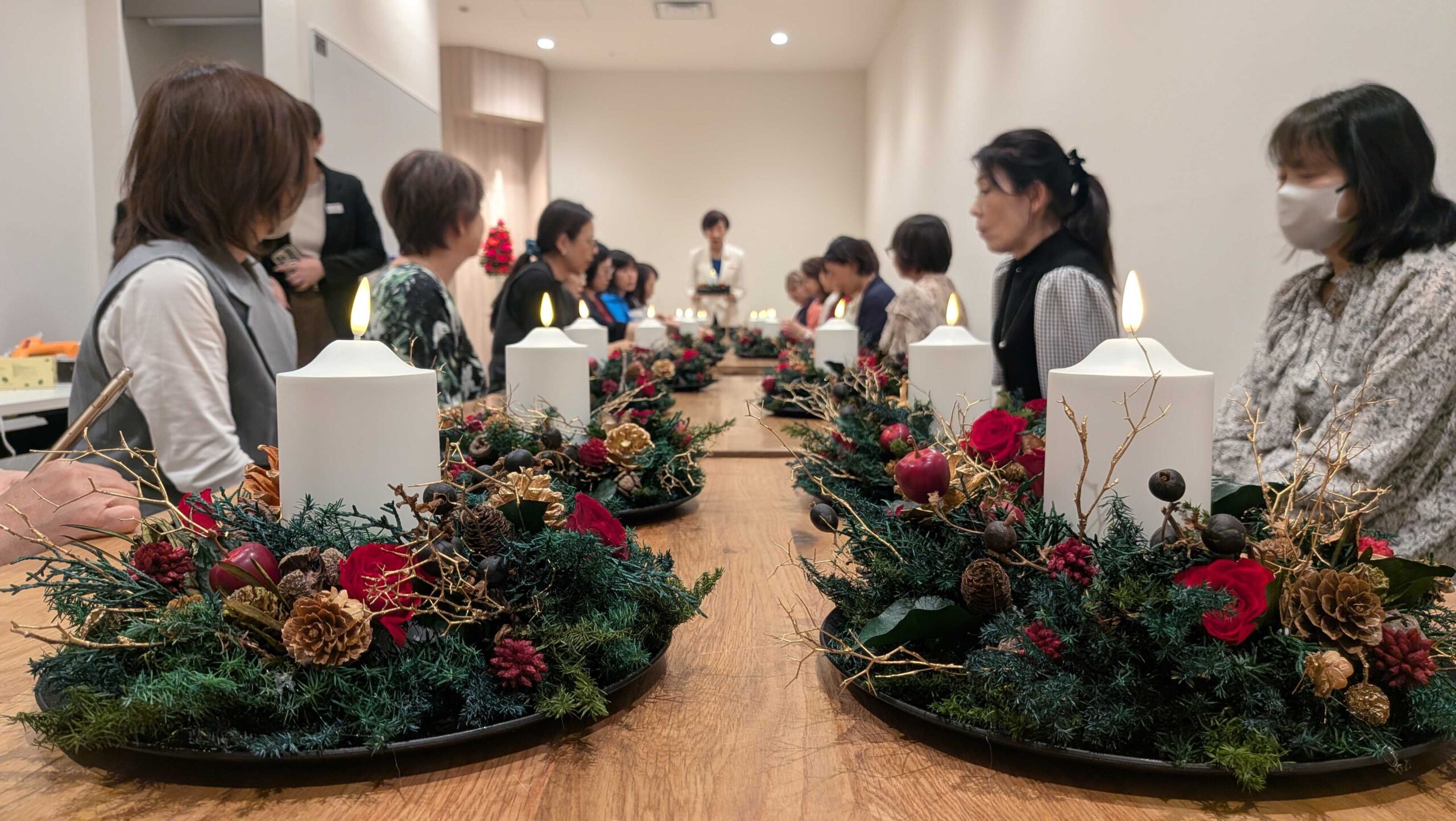 大丸東京にて、クリスマスアレンジメントレッスンを開催