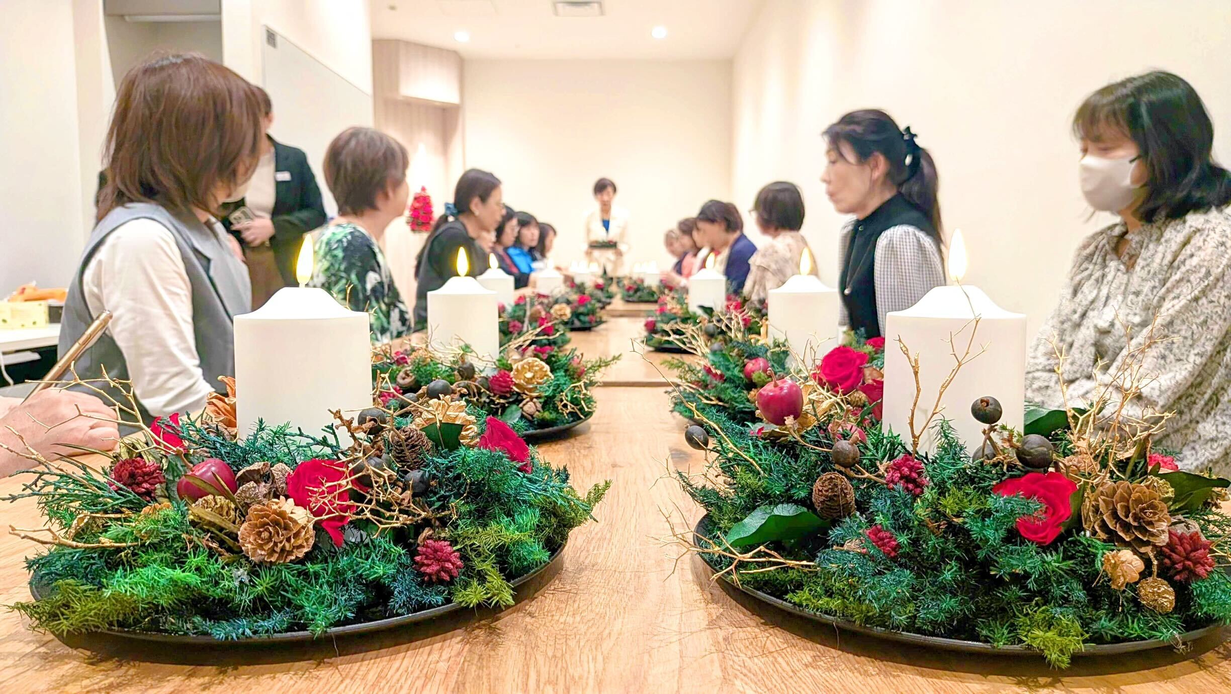 大丸東京にて、クリスマスアレンジメントレッスンを開催